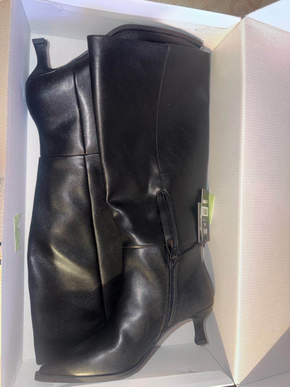 Women's Black Knee-High Kitten Heel Boots